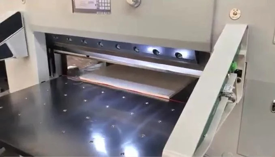 ECOO 1316 Çeşitli dalgalanmış levhalar için düz yataklı dijital kesiciler