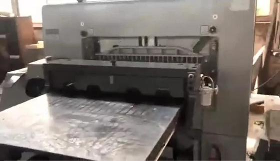 Otomatik Program Kontrolü 780mm Genişlik Kağıt Kesme Makinesi Baskı için