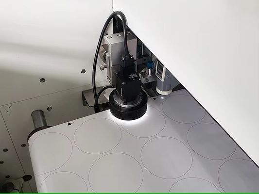 Maksimum 27m/dak Kesme Hızına ve Maksimum 330mm Etiket Genişliğine Sahip Dijital Rulo-Sayfa Lazer Kalıp Kesici