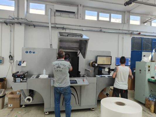 Dijital Etiket 60 poşet/dakikada Hız ve 120-450mm poşet genişliği ile Dijital Folyo Damgalama için Roll-to-Roll Finish Makine