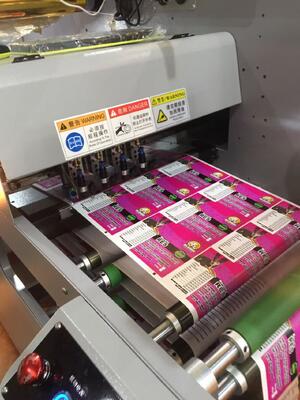 IQ330 Dijital Etiket Baskı ve Sonlandırma Makinesi, 1440*360 dpi Çözünürlük, Dakikada 50m Hız ve UV LED Kürleme Özellikli