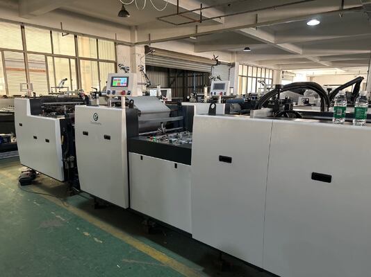 Yüksek verimlilikli önceden kaplanmış termal film otomatik laminatör 1080mm maksimum genişliği ve 10-60m/min hızı ile