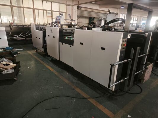 Yüksek verimlilikli önceden kaplanmış termal film otomatik laminatör 1080mm maksimum genişliği ve 10-60m/min hızı ile