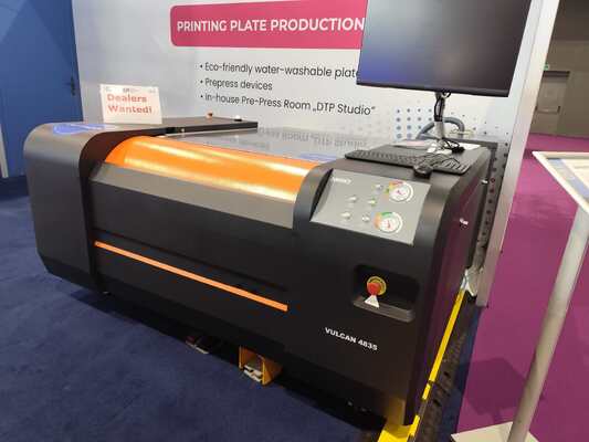 0.4 Sqm/H Dijital Flexo Baskı Lazer gravürleme 1270x900mm Max gravürleme boyutu ve 3D Dijital Ekran Teknolojisi ile CTP plaka makinesi
