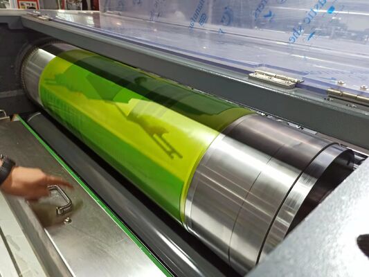 720x1060mm Maksimum Baskı Ebadı ve 80-500gsm Kalınlığı ile 9500 tabaka/saat A1 UV Nokta Lak Makinesi