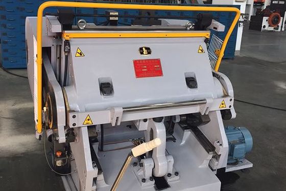 1040 × 720mm 5.5KW 22s / Min Folyo Damgalama Kalıp Kesme Makinesi