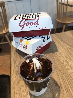 Fast Food Tek Şeritli 200pcs/Dk Kutu Dikme Makinesi