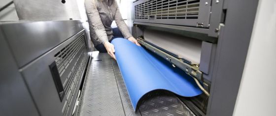 ta Kelime Baskı 15000PPH Ofset Kauçuk Battaniye 4 Katlı Kumaş