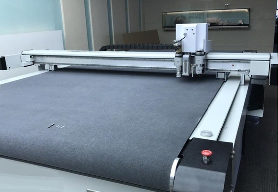 CB03II Büyük formatlı kemer masa düz yataklı dijital kesme makinesi