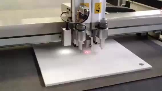 CB03II Büyük formatlı kemer masa düz yataklı dijital kesme makinesi